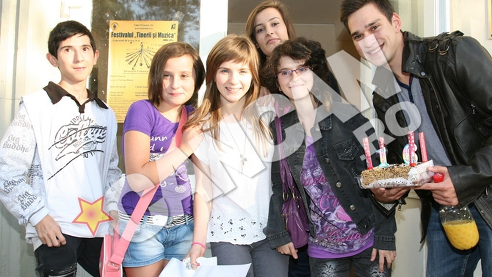 CANCAN a aflat cadoul surpriza pe care l-a primit Criss Ciobanasu, de ziua ei! Un grup de fani a venit pe platourile de filmare de la "Pariu cu viata" pentru a-i ura “La multi ani”! Vezi aici cum a decurs intalnirea