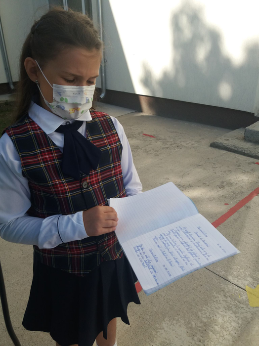 Cutremurător! Ce au scris elevii unei școli din Balș când învățătoarea le-a cerut un text despre toamnă. „Fără îmbrăţişări, fără atingeri… fără nimic. Dar eu cred că totul va fi bine!”