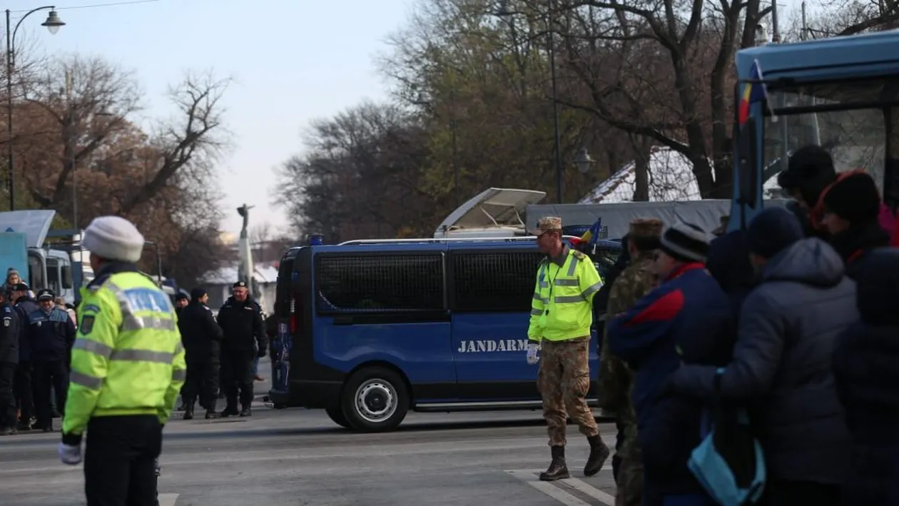 Jandarmeria a fost huiduită la parada militară: ”Ruşine!”