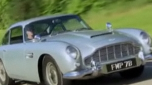 VIDEO Cea mai cunoscuta masina a lui James Bond a fost scoasa la vanzare
