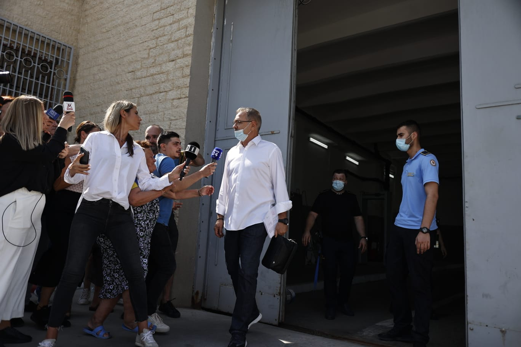 Irina Tănase, primele declarații după ce Liviu Dragnea a fost eliberat! S-au sărutat în fața Penitenciarului Rahova: “Am plâns. A fost greu, nu știam dacă el o să mai iasă în viaţă de acolo” | VIDEO
