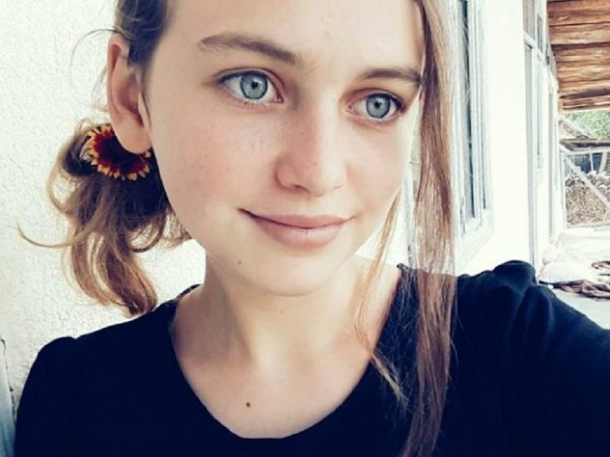 Fiica preotului Florin Stamate a murit. Teodora avea 15 ani și fusese diagnosticată cu o maladie rară