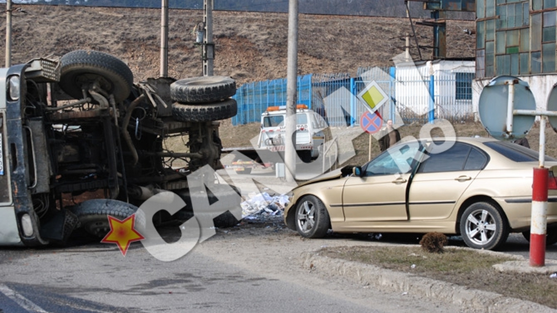 S-au strans ca la circ sa vada ce-a facut un BMW  cu o masina de gunoi!