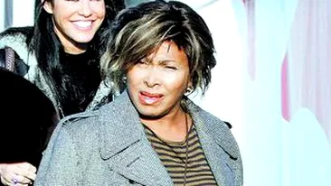 Tina Turner nu imbatraneste. Va vine sa credeti ca are 72 de ani?