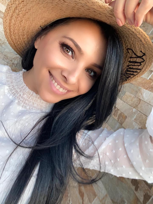 Corina Caragea, o prezentatoare sexy