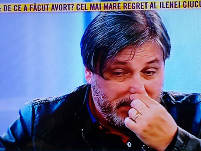 Cornel Galeş s-a fotografiat alături de o femeie la două luni şi jumătate de la moartea Ilenei Ciuculete. Cum au reacţionat fanii