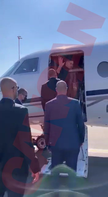 Simon Leviev intră în private jet/ Sursă foto: CANCAN.RO