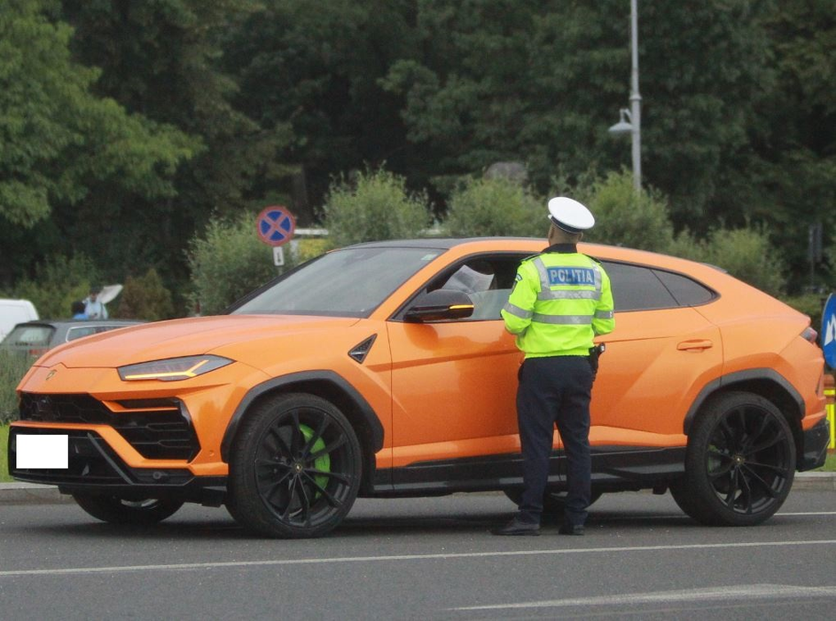 Urus-ul portocaliu a scos-o din mulțime pe Loredana Chivu