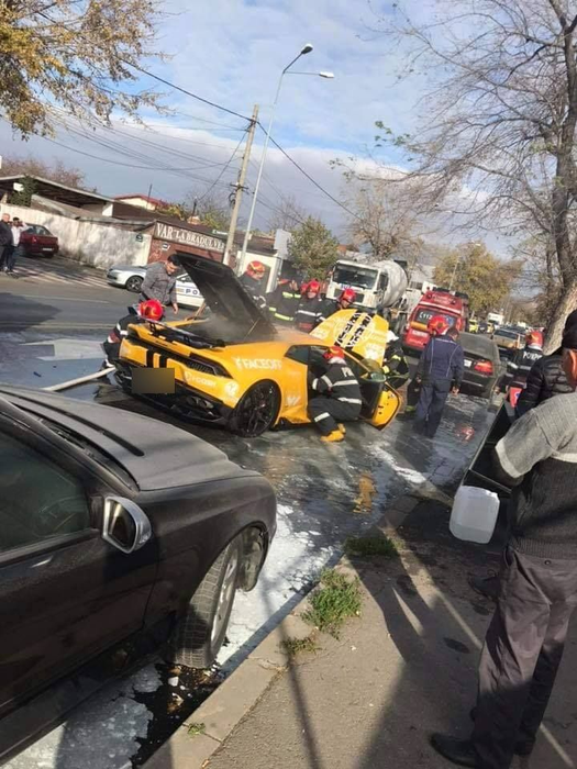 Un Lamborghini a luat foc pe Șoseaua Andronache din Bucureşti! Primele imagini de la faţa locului