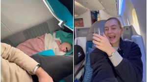 Tânăra din imagine şi-a lăsat bebeluşul la economy, ca să zboare singură, la business class: "Sunt îngrozitoare?"