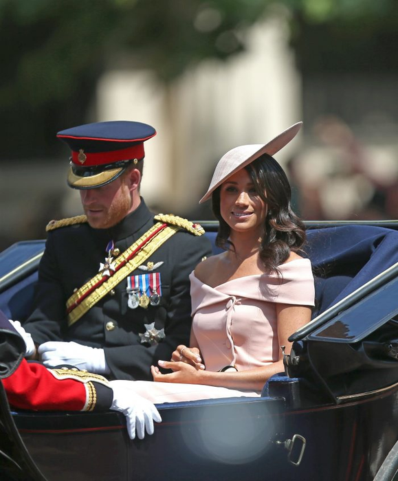 Meghan Markle a dat-o în bară la prima apariție la Buckingham!