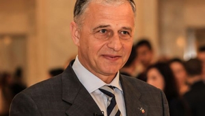 Mircea Geoană şi-a reînnoit… garajul! Şi-a ”personalizat” Mini Cooper-ul cu numele lui!