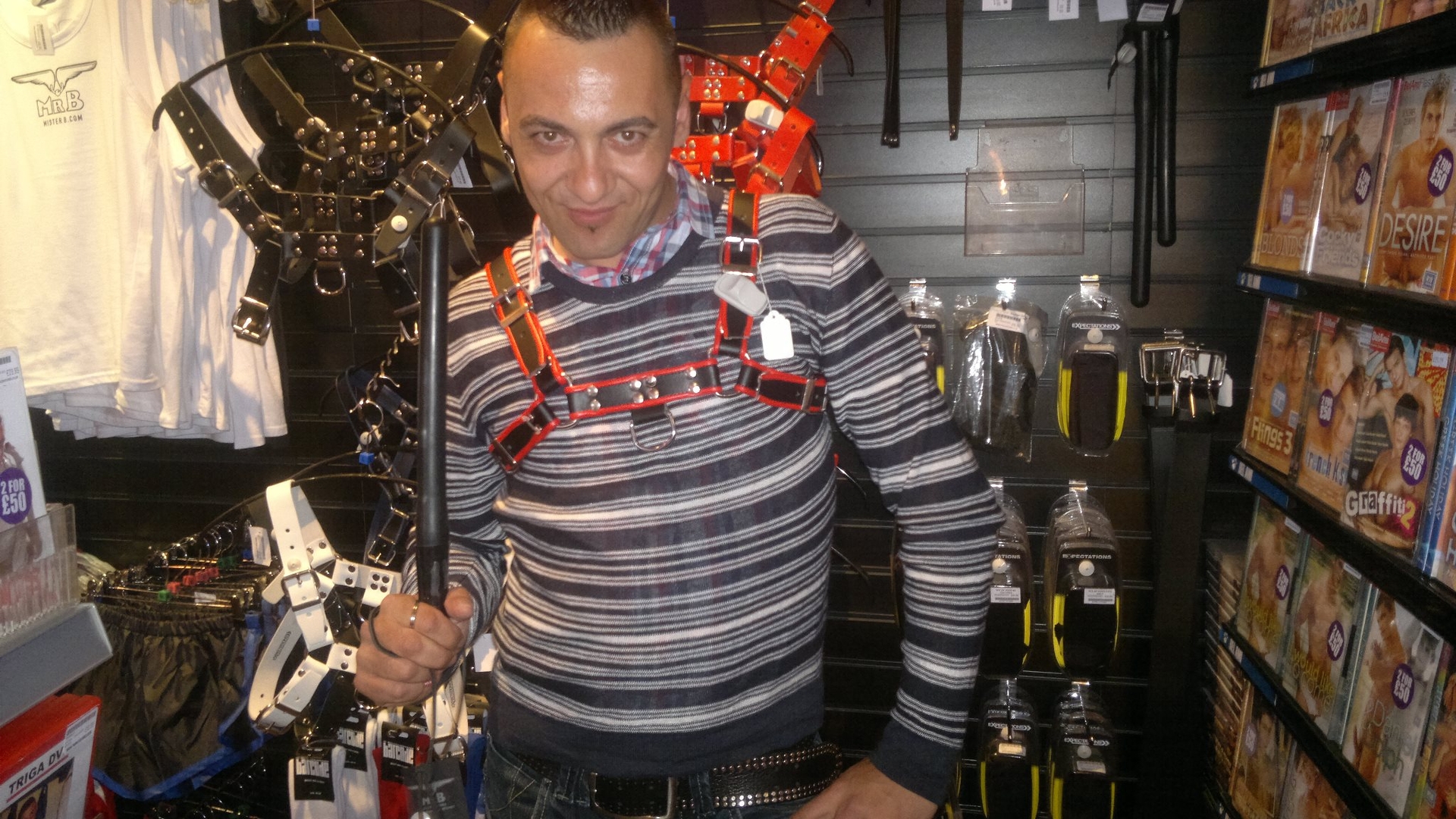 Fabuloasa viata a lui Tarky, barbatul care a sustinut ca s-a iubit cu Traistariu! E Chef in Londra, canta si lucreaza ca fotomodel
