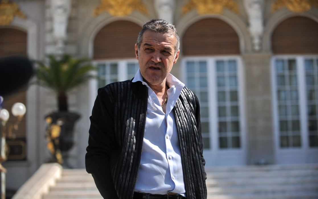 Gestul impresionant făcut de Gigi Becali, de Crăciun, pentru un copil paralizat! Cum a reacţionat latifundiarul din Pipera când l-a văzut pe tânăr în scaun cu rotile, în timp ce îl aştepta în faţa vilei