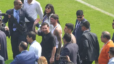 Haos la debutul turneului lui Lionel Messi în India. Fanii furioși au rupt scaunele de pe stadion! Ce i-a nemulțumit grav