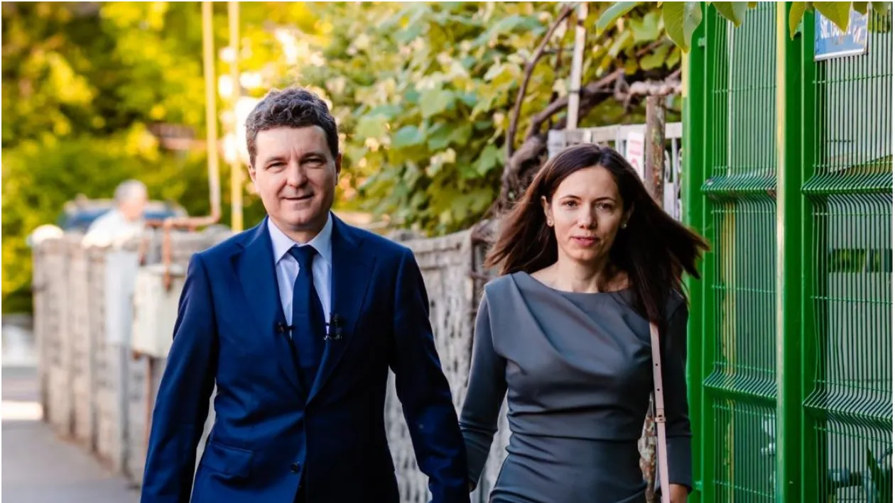 Ce diferență URIAȘĂ de vârstă există între Nicușor Dan și Mirabela Grădinaru. Nimeni nu se aștepta la asta!