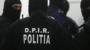 Percheziţii în Bucureşti şi două judeţe! Cine sunt suspecţii acuzaţi de înşelăciune