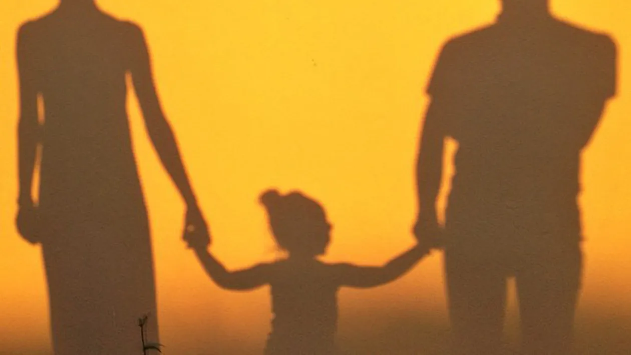 N-ai sa ghicesti niciodata cine e in aceasta fotografie! I-ai urat comportamentul, dar ai adorat-o topless - Vezi cine este sotia cuminte din imagine!