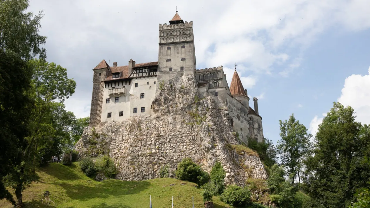 Câți bani trebuie să scoți din buzunar ca să închiriezi castelul Bran. Suma nu este deloc de neglijat