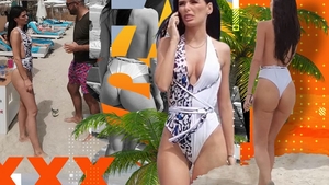 Fosta Miss România a apărut la malul mării într-un costumaș de baie super-sexy, cu spatele gol și…