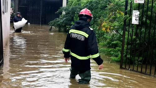 Inundații în Argeș! Apa a pătruns în casele locuitorilor. VIDEO
