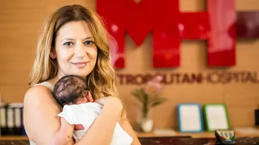 Primele imagini de paparazzi. Amalia Enache & fetiţa nou-născută