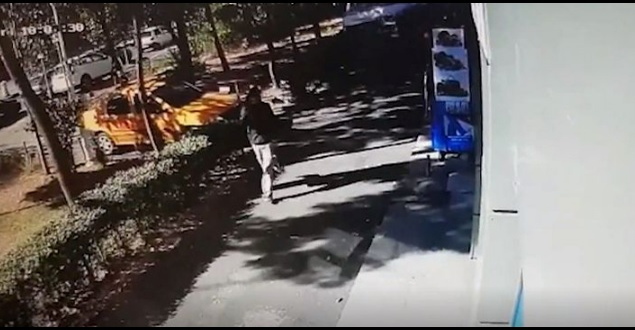 Bărbatul suspectat că a vrut să jefuiască o bancă din Capitală a fost prins