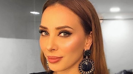 Iulia Vântur a lăsat ruşinea deoparte şi a cântat în română! Cum sună melodiile interpretate de vedetă