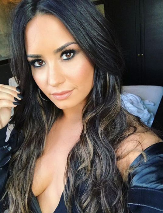 Demi Lovato, spitalizată! Cântăreața a fost găsită inconștientă în casă în urma unei supradoze