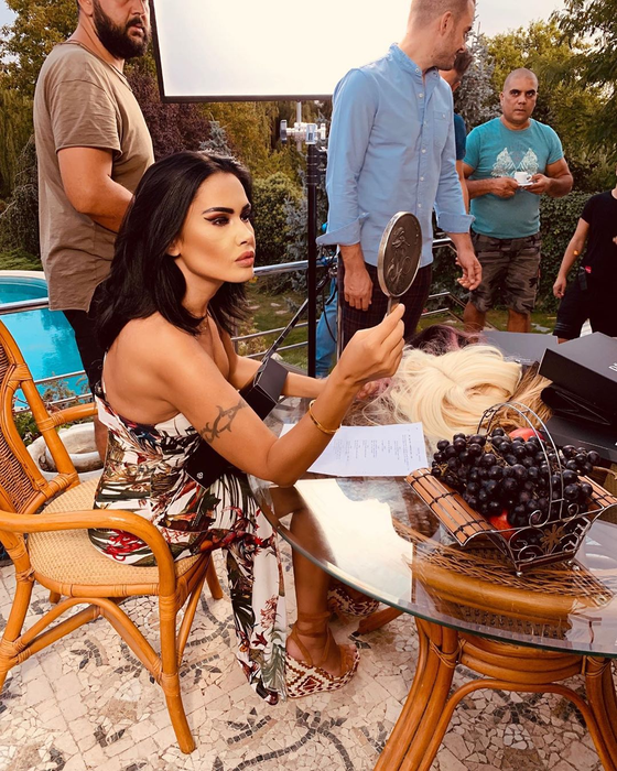 Oana Zăvoranu, transformare spectaculoasă! Blondă, tunsă scurt și cu breton… n-o mai recunoști pe stradă!
