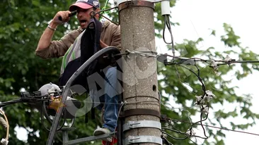 Barbatul care s-a urcat pe stalp langa Palatul Cotroceni, internat la Psihiatrie si examinat de INML