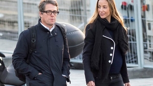 Actorul Hugh Grant a devenit tată la 57 de ani. Nu se aștepta ca ea să dea vestea cea mare: "S-au înmulțit"