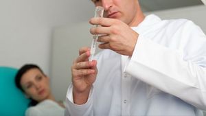 REVOLTATOR! Ce i-a facut un medic pacientei, pe masa de OPERATIE. "Ea era anesteziata, el i-a scos halatul si apoi..."