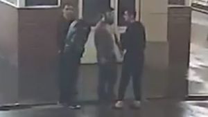 VIDEO / Imagini şocante! L-a omorât pe angajat cu un pumn! 