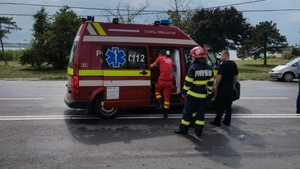 Plan roșu de intervenție în Bacău. Șapte oameni au murit după ce un microbuz a intrat în coliziune cu un autoturism