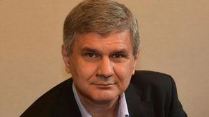 Epidemiologul Octavian Jurma trage un semnal de alarmă! Următoarele 2 săptămâni vor fi catastrofale: ”10.000 de români o să fie uciși de COVID”
