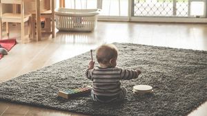 Cum a reușit un copil de doi ani din Focșani să își bage în sperieți familia! Ce le-a făcut părinților