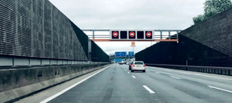 NOUĂ REGULĂ în codul rutier! Situația în care ESTE INTERZISĂ depășirea