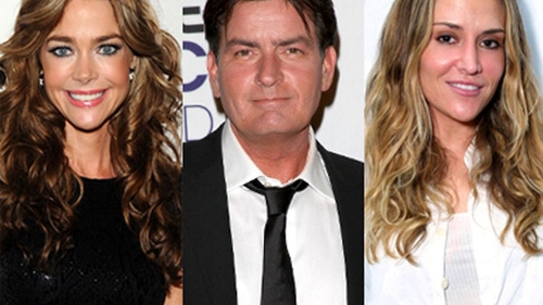 Intre doua nu te ploua! Charlie Sheen petrece cu fostele neveste, Denise Richards si Brooke Mueller