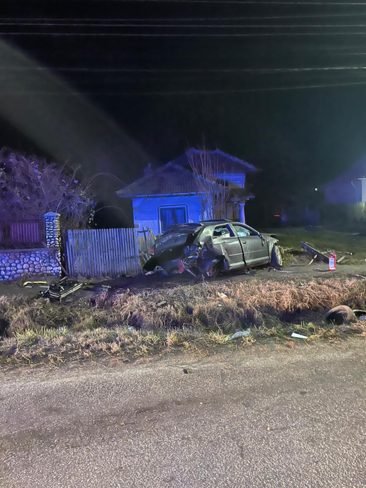 Cursă nebună! A furat două mașini și cu ultima a făcut accident. Patru persoane au fost rănite