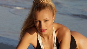 Lora se opereaza astazi in Turcia! Cantareata romanca a postat o fotografie inainte de marea "cumpana": "Mi-au pus perfuzie"