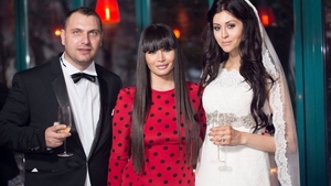 Detaliul vestimentar care arata ca Eba si Elena Udrea sunt ca doua surori care isi “impart” pana si garderoba! Aici este dovada