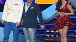 Andra arata fabulos intr-o rochie scurta creata de Dana Budeanu! Si-a innebunit colegii de la "Romanii au talent": "O, ce costumatie de dominatoare! Esti stralucitoare!"