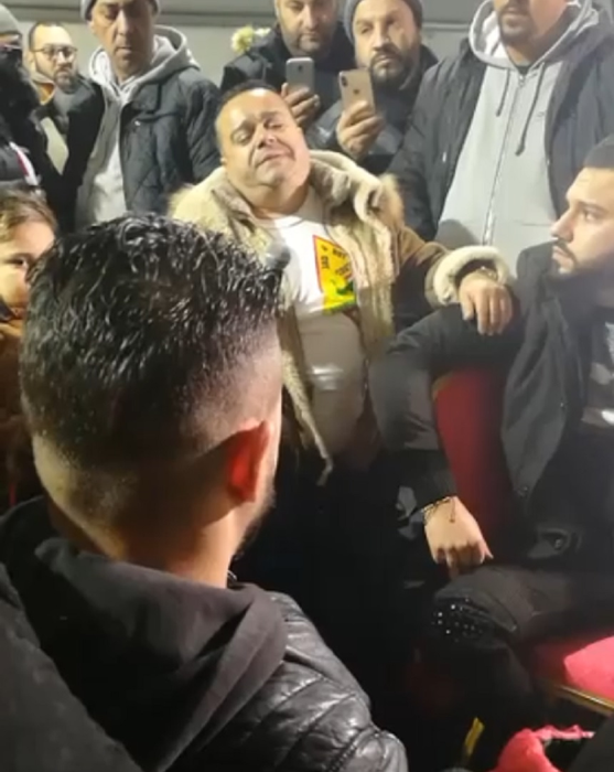 Adi Minune a cântat printre lacrimi la catafalcul ”Împăratului”