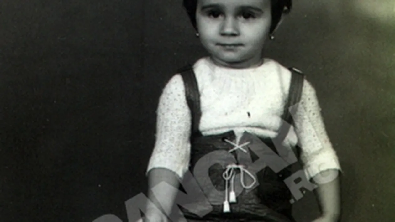 Brunetica aceasta a ajuns o blonda sexy, care a facut senzatie in Playboy. Cine crezi ca e?