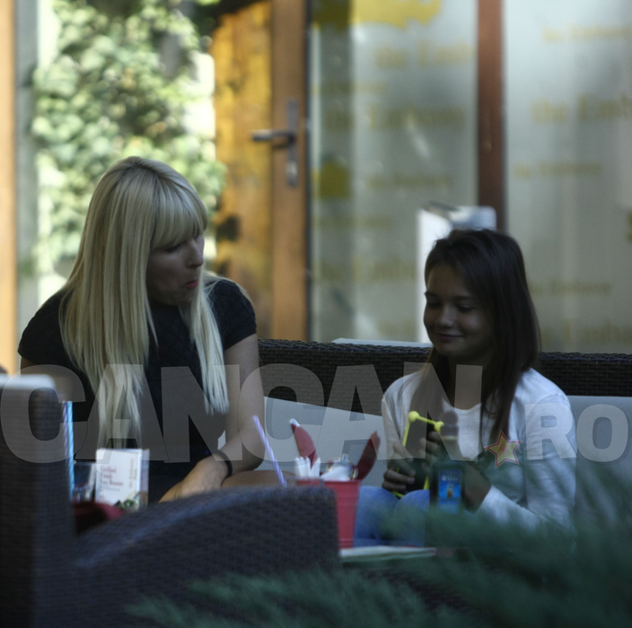 IMAGINI EXCLUSIVE La 42 de ani işi ”antrenează” instinctele de mamă. Elena Udrea işi doreşte un copil şi…”lucrează” pentru asta