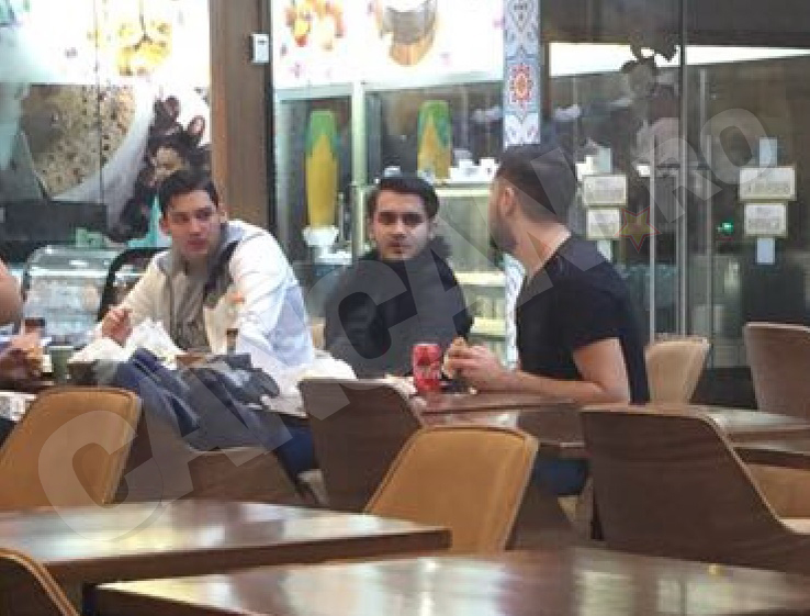 Fulgy a „ars-o“ romantic cu băieţii, la şaorma, la o săptămână de la despărţirea de logodnică