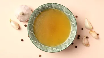 Când trebuie să pui gelatina și usturoiul în piftia pentru Revelion, de fapt. Doar așa iese ca la carte