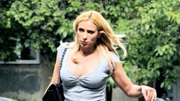 Iulia Vantur inlocuieste barbatii cu plantele.  Si-a umplut apartamentul cu flori