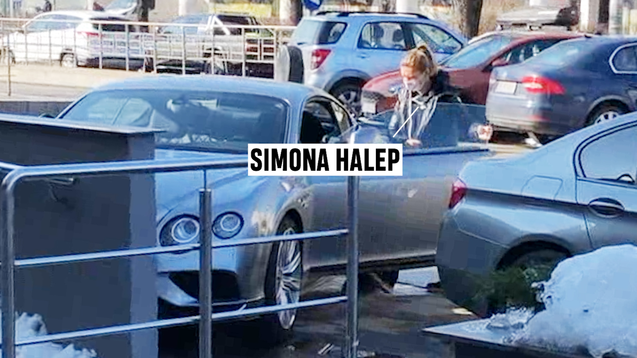 Simona Halep pleacă de la magazin